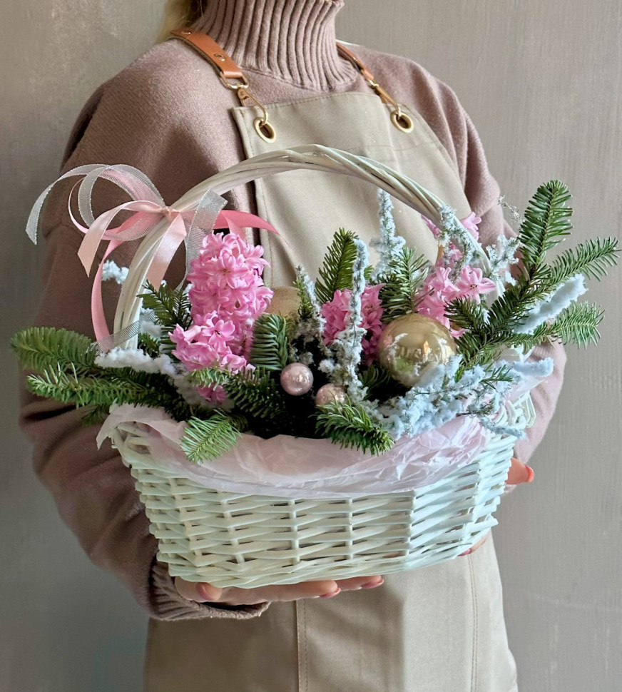 Корзина «Розовое зимнее чудо»