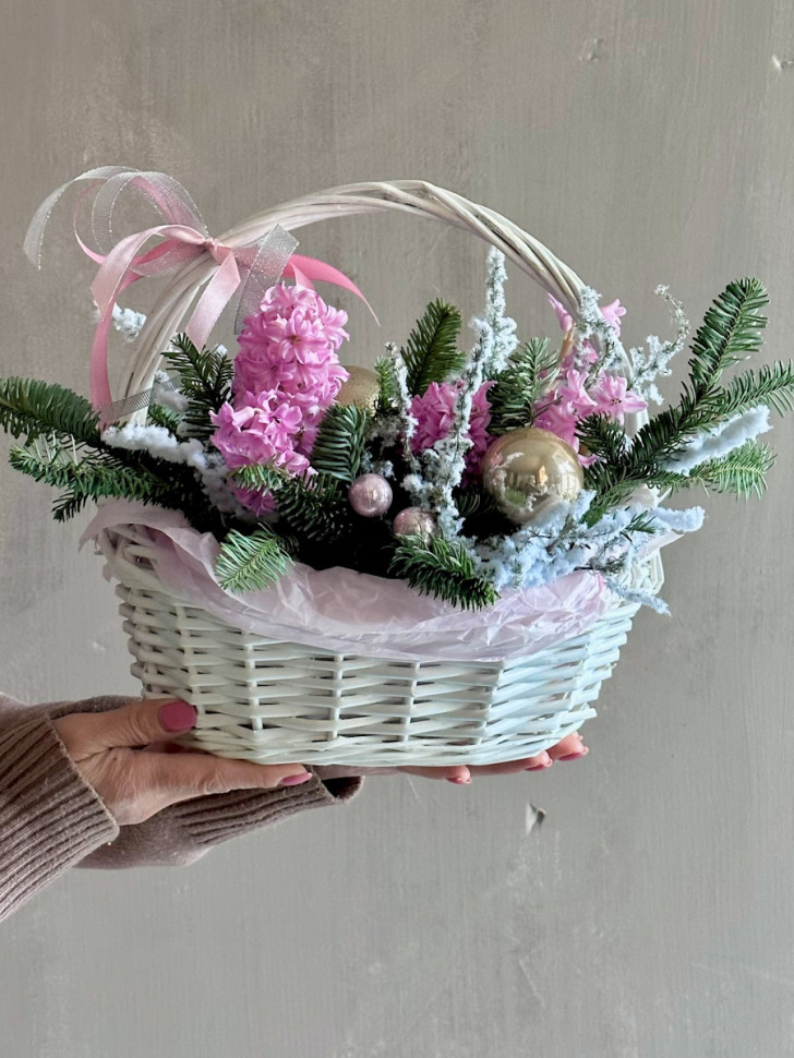 Корзина «Розовое зимнее чудо»