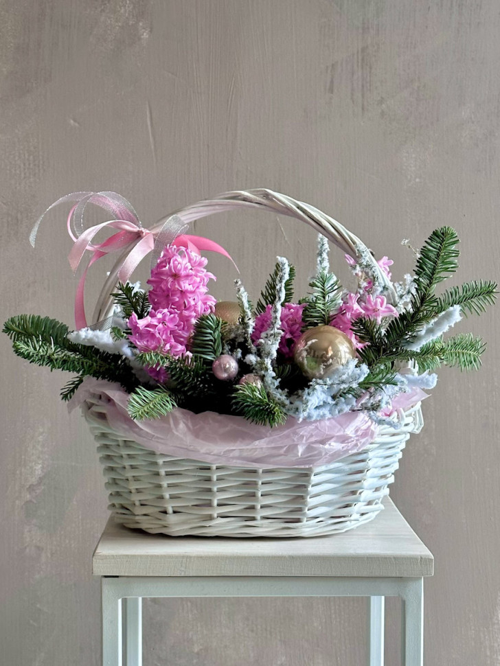 Корзина «Розовое зимнее чудо»