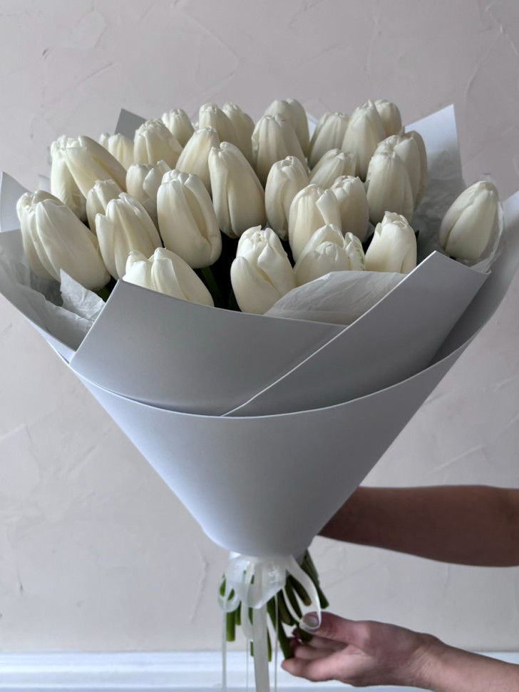 Букет из 35 белых тюльпанов