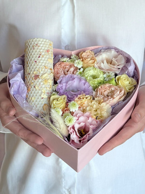 Коробка сердце со свечой