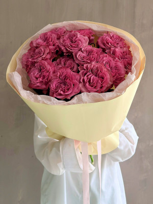 Букет из 13 пионовидных роз
