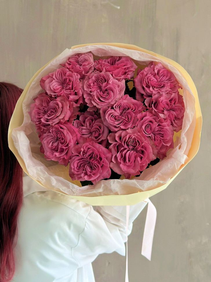 Букет из 13 пионовидных роз