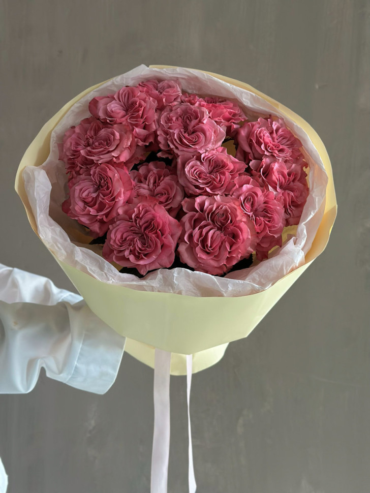 Букет из 13 пионовидных роз