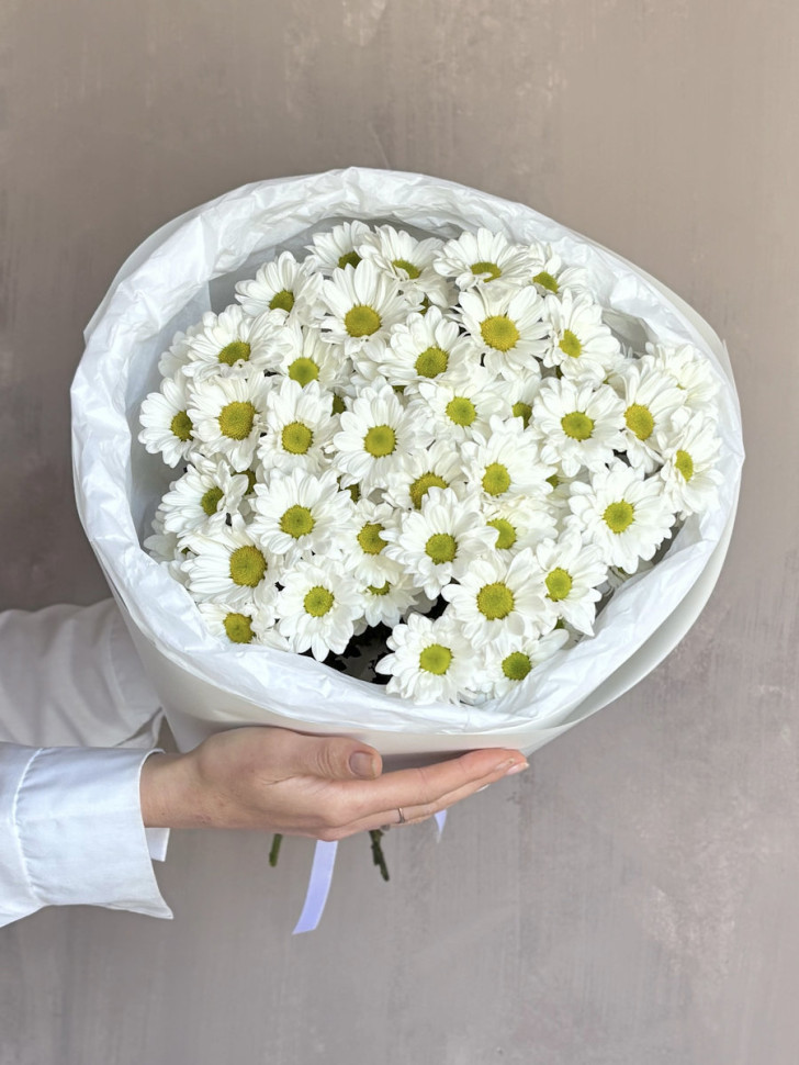 Букет из 7 белых кустовых хризантем