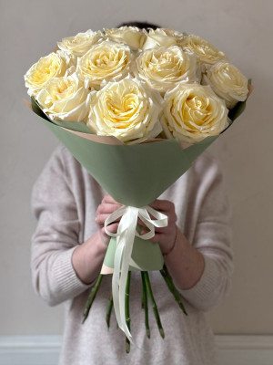 11 роз сорта Канделайт 