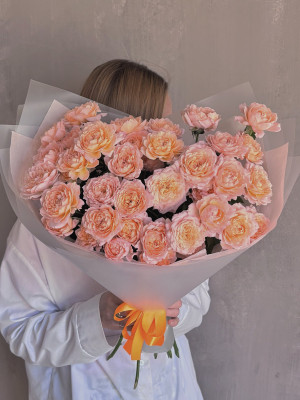 9 кустовых пионовидных роз