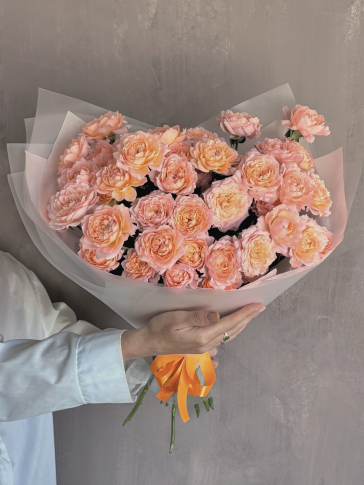 9 кустовых пионовидных роз