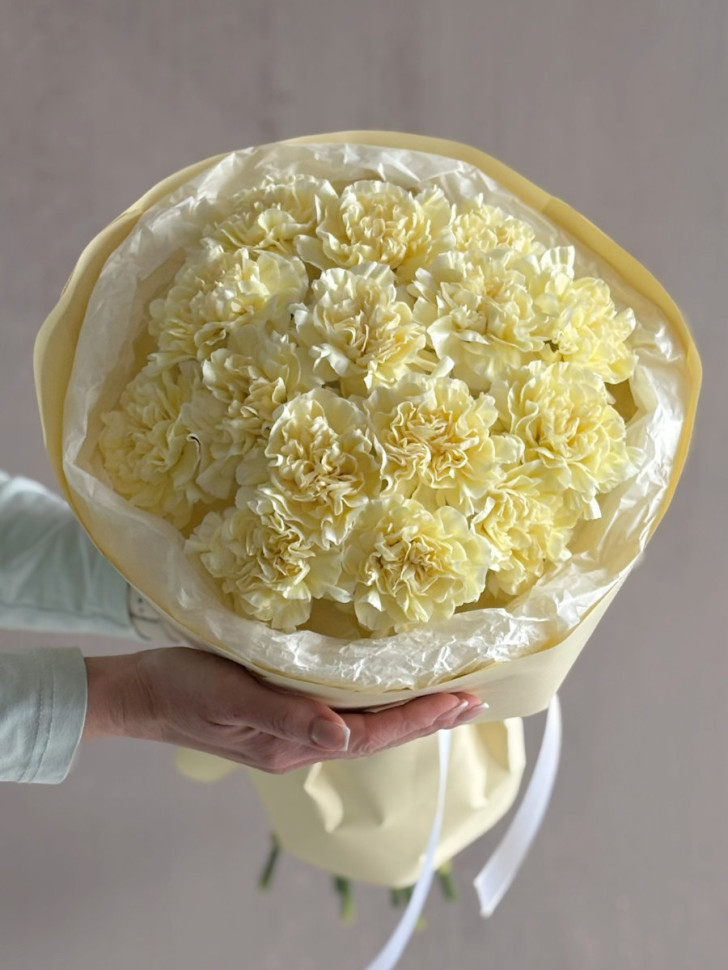 Букет из 15 кремовых диантусов