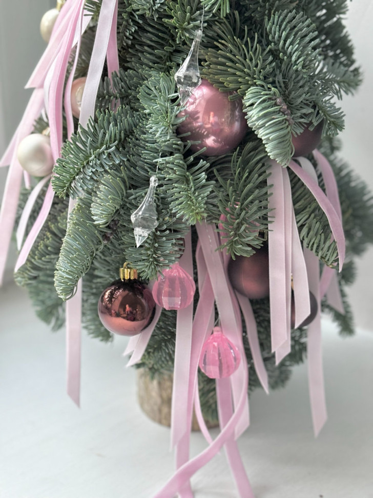 Композиция «Елка в розовом»