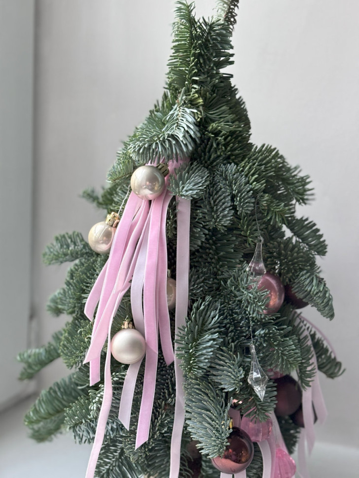 Композиция «Елка в розовом»