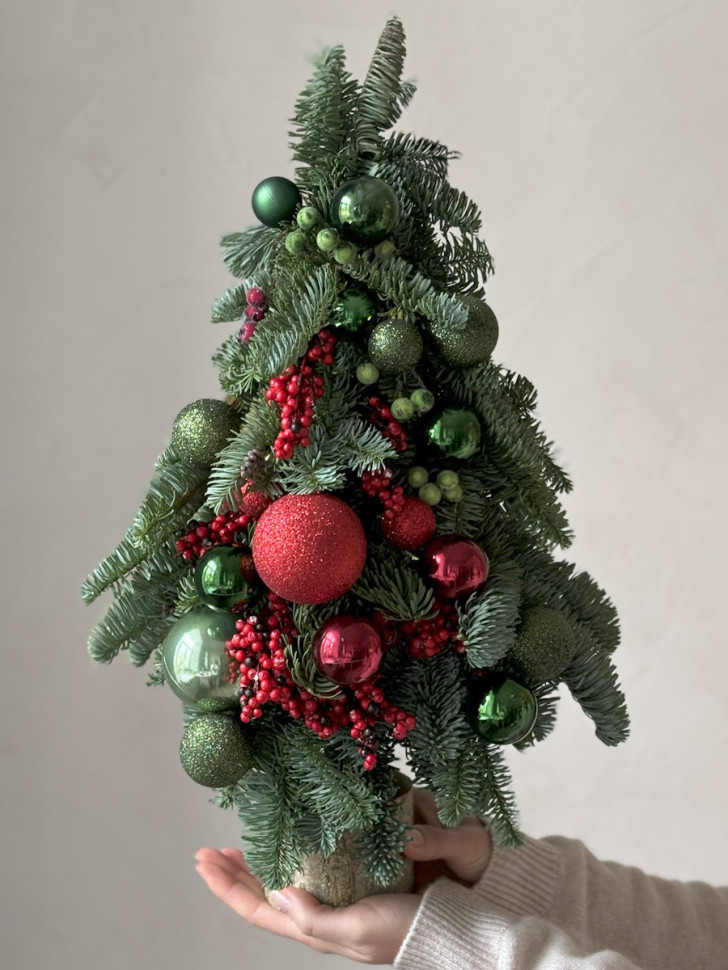 Композиция «Елка в красном»