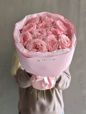 11 пионовидных роз 