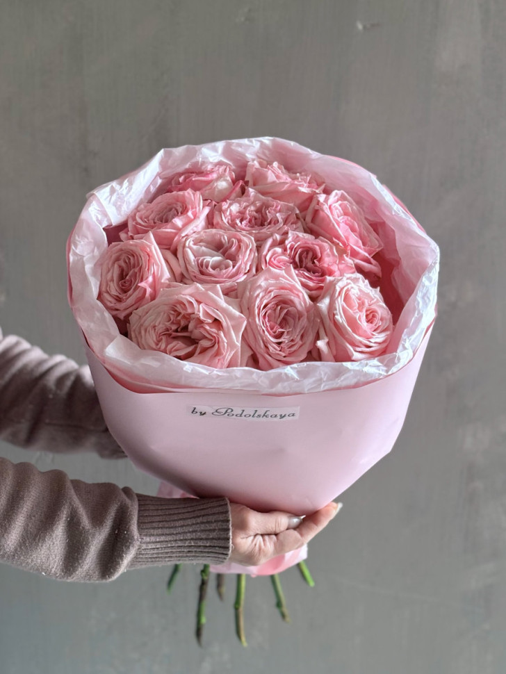 11 пионовидных роз 