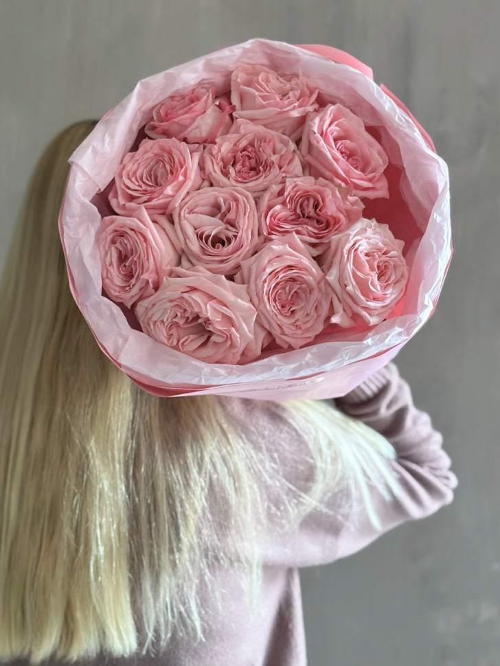 11 пионовидных роз 