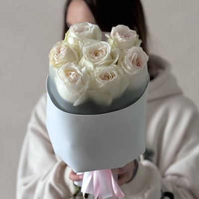 Букет из 7 пионовидных роз Вайт о Хара