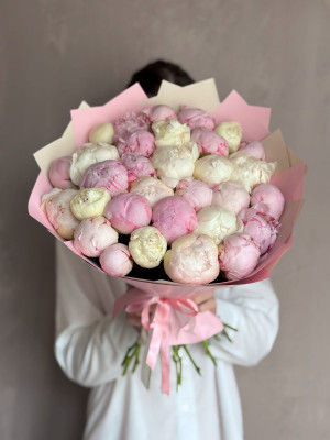 Букет из 31 пиона