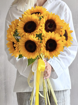 Букет из 11 подсолнухов под ленту