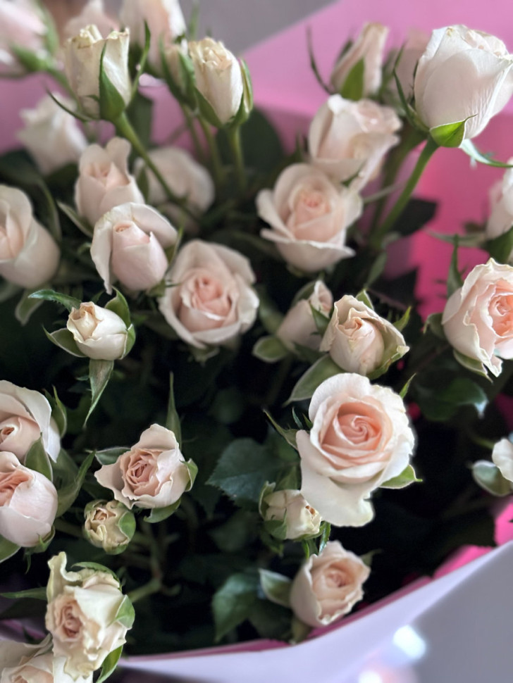 Букет 7 кустовых роз