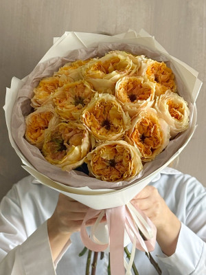 Букет 13 пионовидных роз