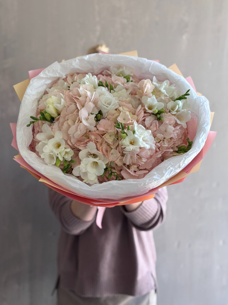 Дуобукет из гортензий и фрезий