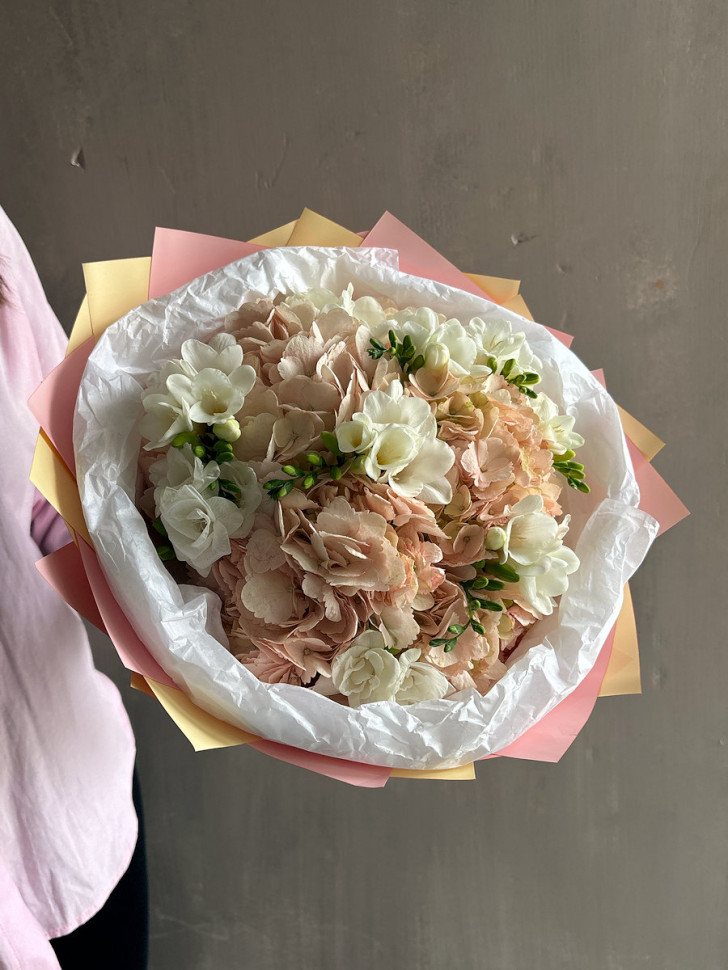 Дуобукет с фрезией и гортензией