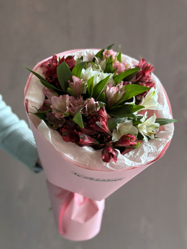 Букет из 9 альстромерий 