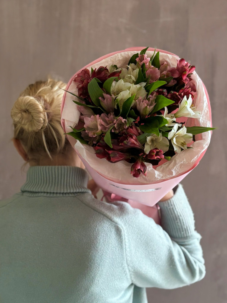 Букет из 9 альстромерий 