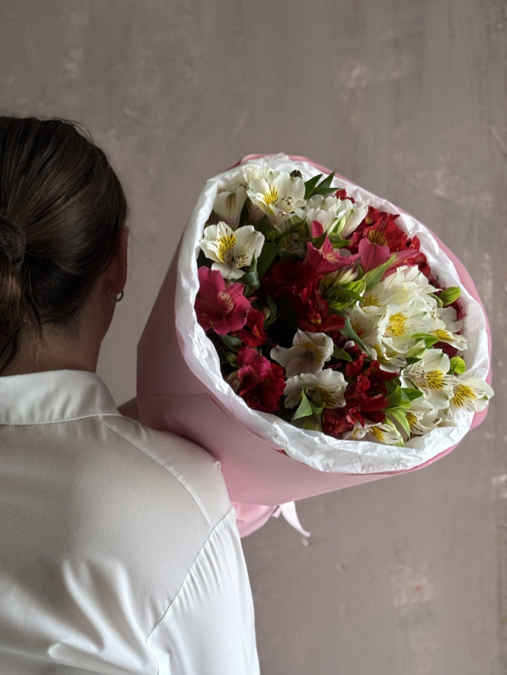 Букет из 9 альстромерий 