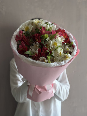 Букет из 9 альстромерий 