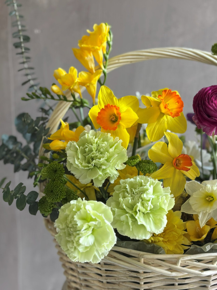 Корзинка «Цветочный заряд энергии»