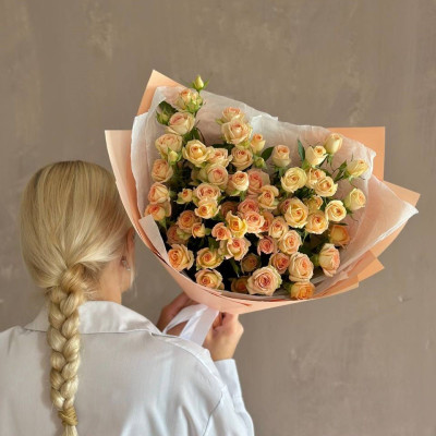 Букет из кустов роз сорта Азор