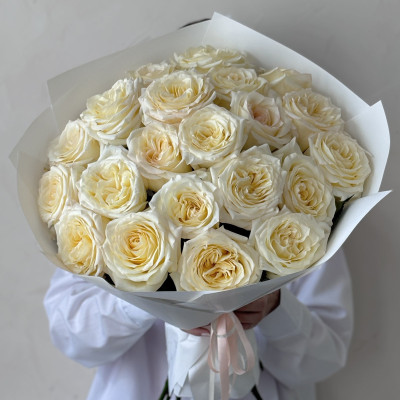 Букет из 21 пионовидной розы Канделайт