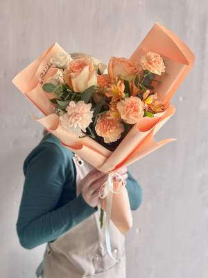 Букет «Нежная персиковая симфония»