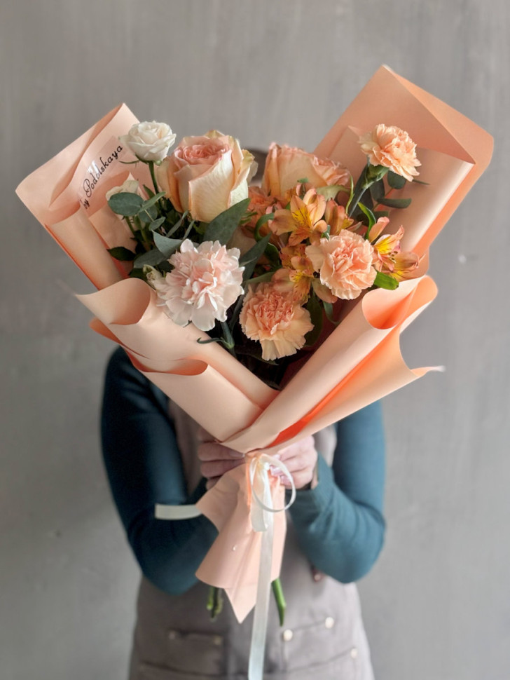 Букет «Нежная персиковая симфония»