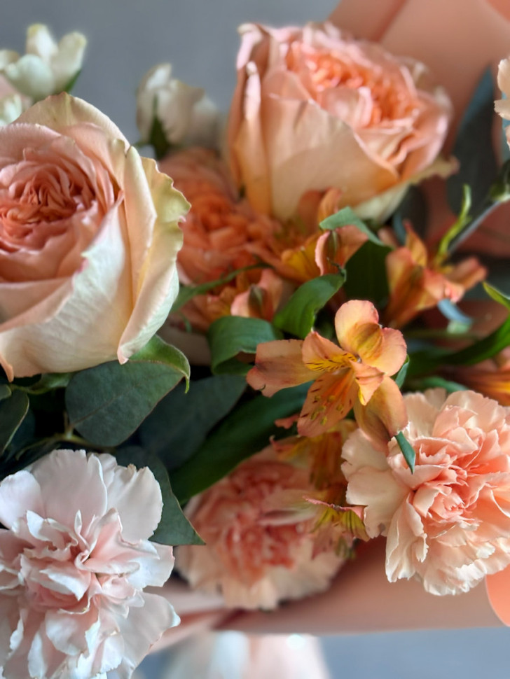 Букет «Нежная персиковая симфония»