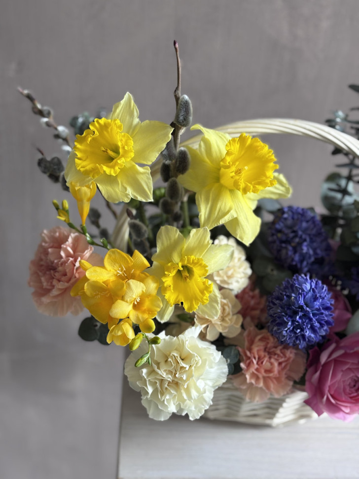 Корзина «Весенний заряд»