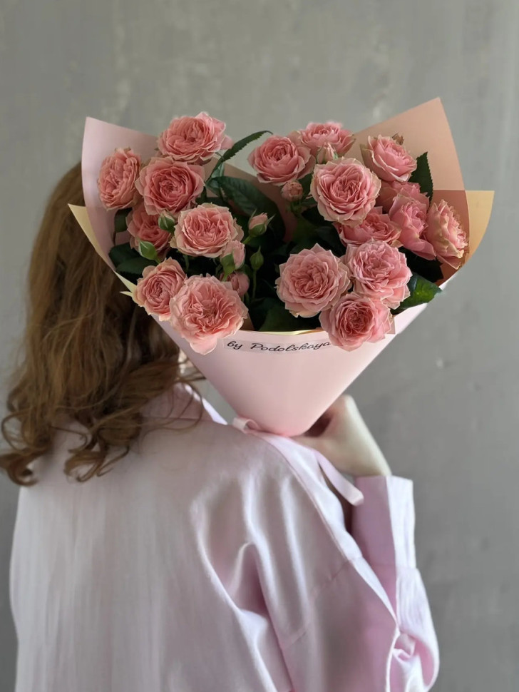 Букет из 5 кустовых пионовидных роз