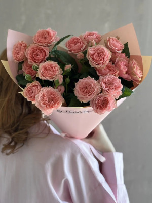 Букет из 5 кустовых пионовидных роз