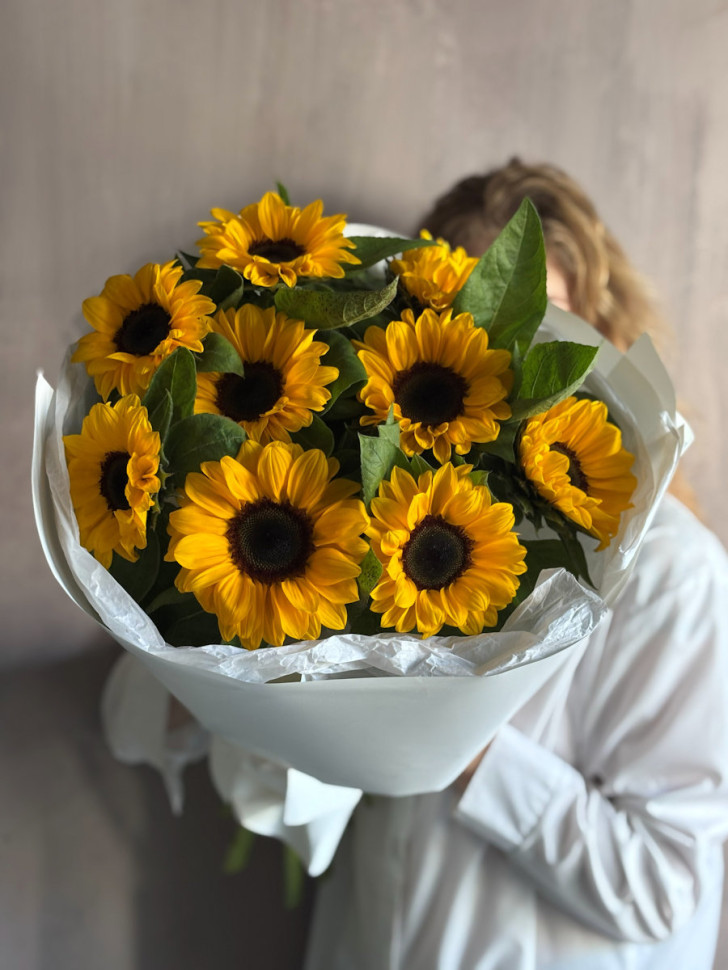 Букет из 9 подсолнухов