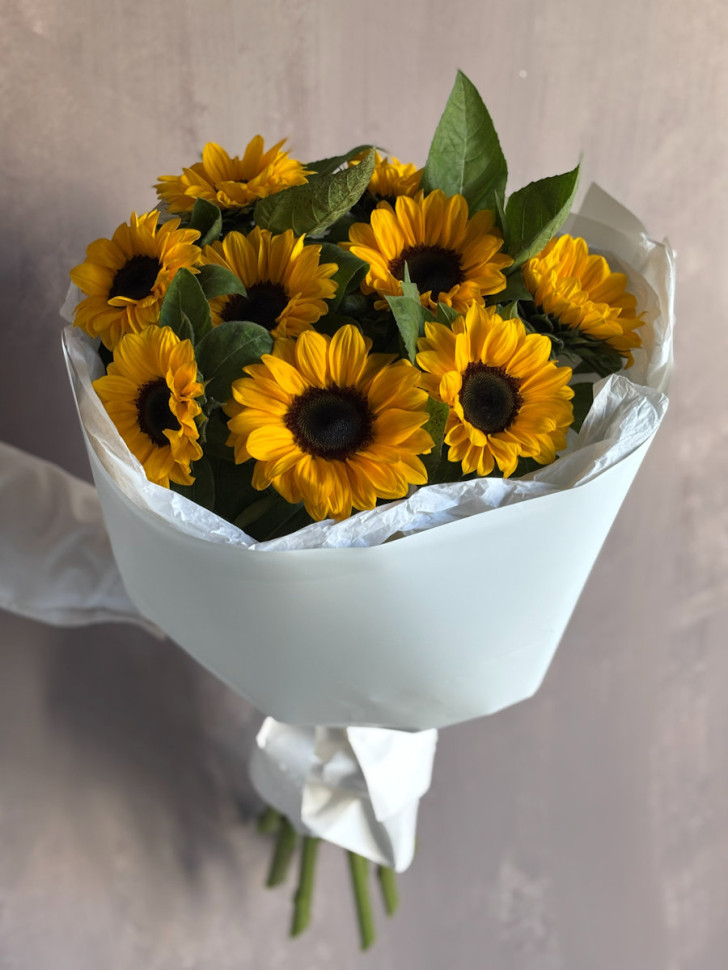 Букет из 9 подсолнухов