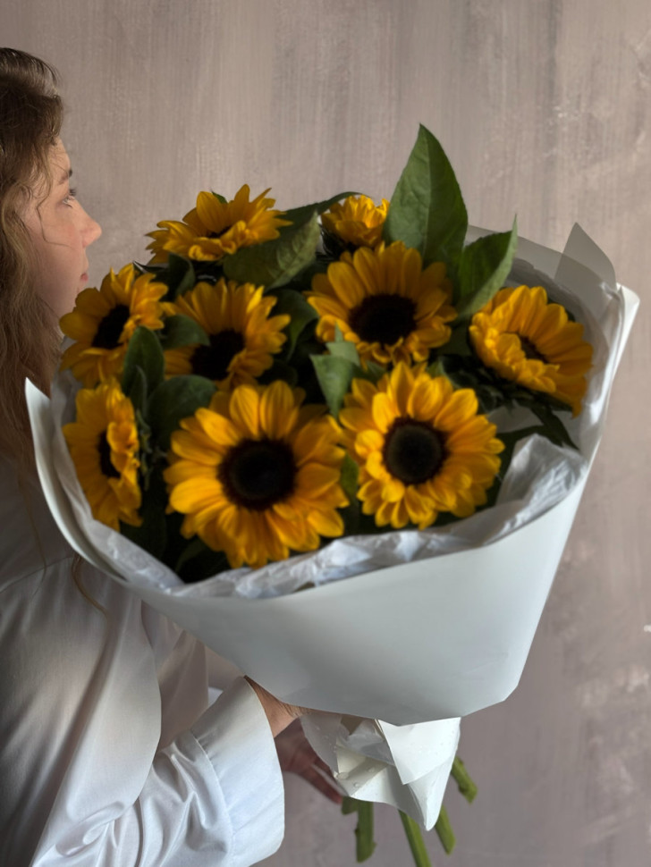 Букет из 9 подсолнухов