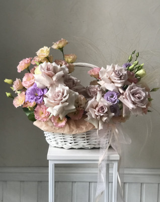 Корзина с розами