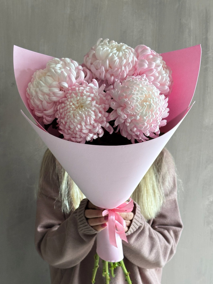 Букет из 5 хризантем Рибонет